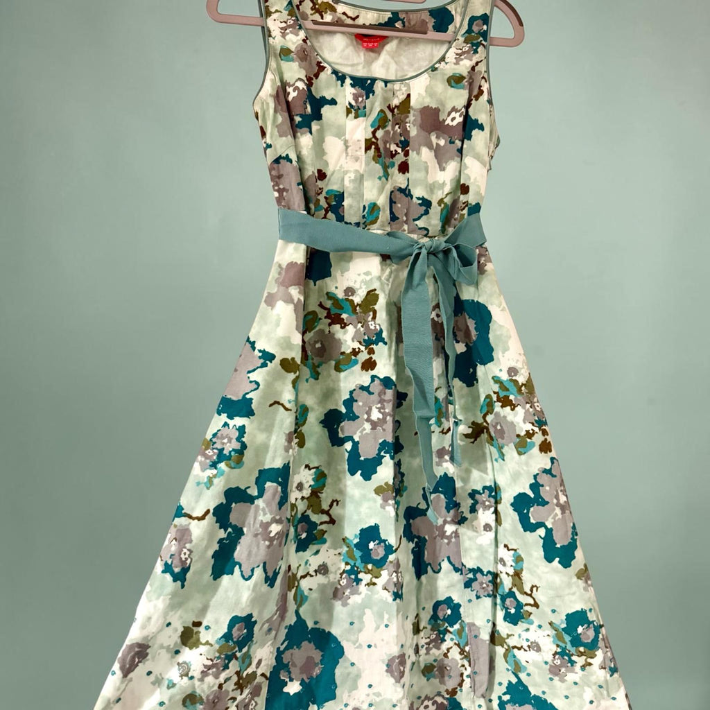 A-line dress with waist tie