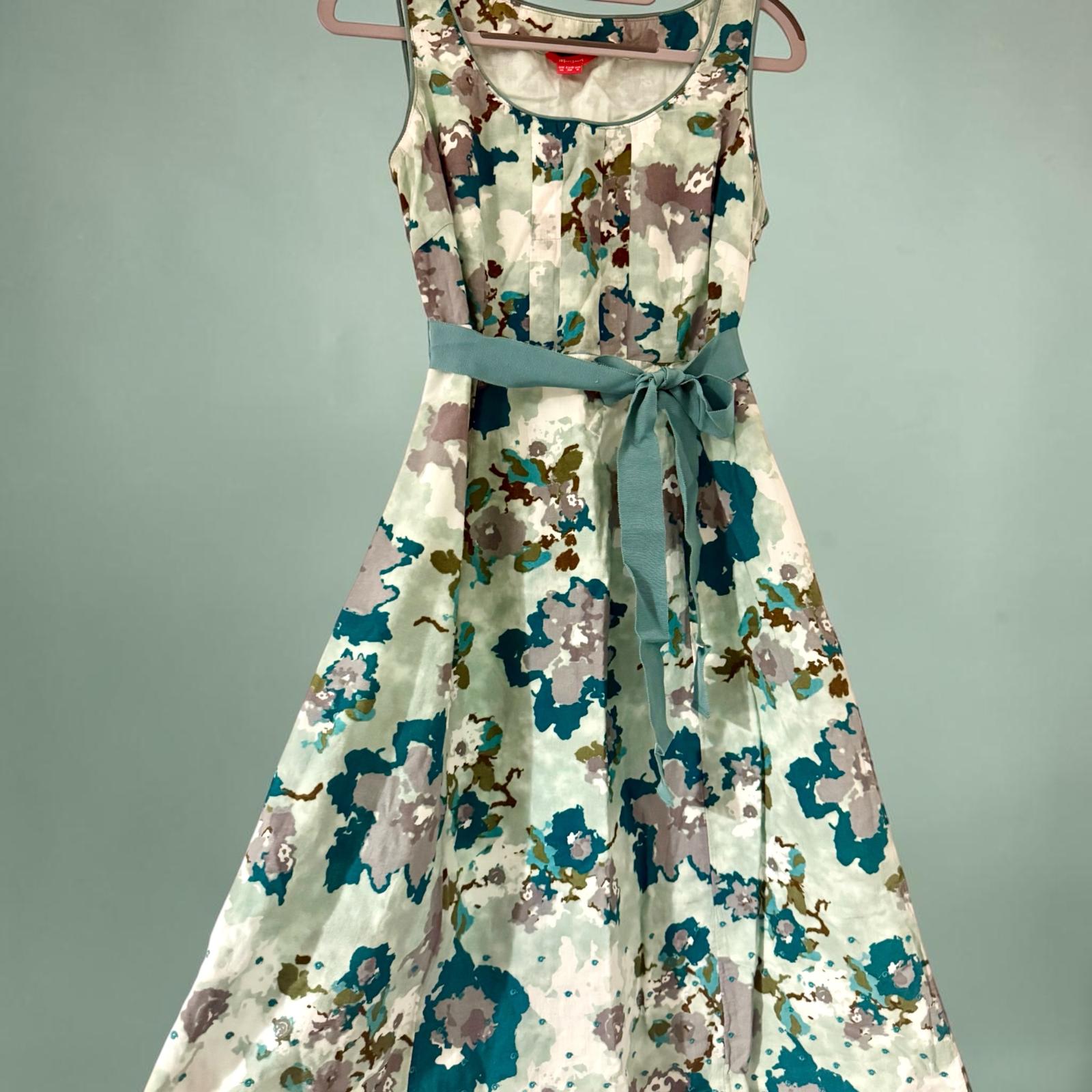 A-line dress with waist tie